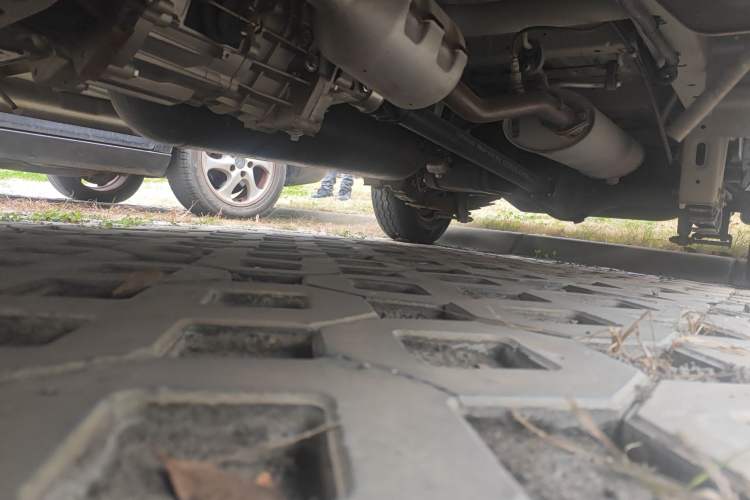 Used CHANGAN KAICHENG Ruixing M60 2023 1.6L CNG Comfort-Grade 6-Seater Passenger Vehicle Chassis Front Left