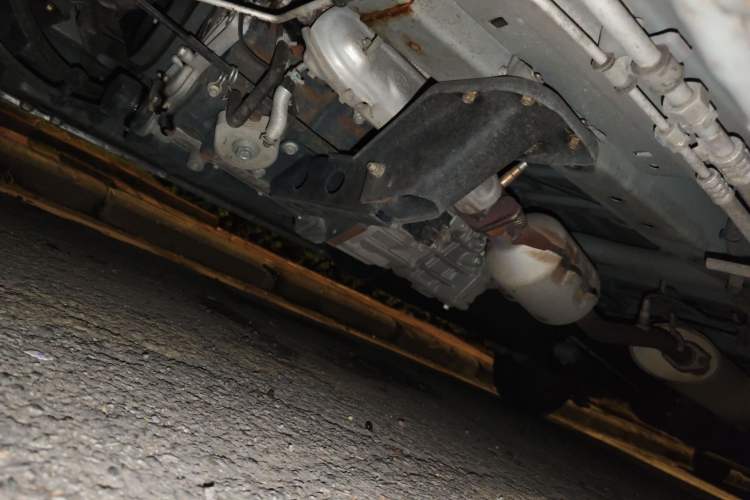 Used CHANGAN KAICHENG Ruixing M60 2023 1.6L CNG Comfort-Grade 6-Seater Passenger Vehicle Chassis Front Left