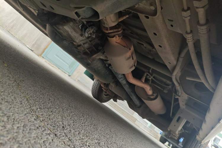Used CHANGAN KAICHENG Ruixing M60 2023 1.6L CNG Comfort-Grade 6-Seater Passenger Vehicle Chassis Front Left