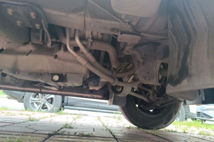 Used CHANGAN KAICHENG Ruixing M60 2023 1.6L CNG Comfort-Grade 6-Seater Passenger Vehicle Chassis Front Right