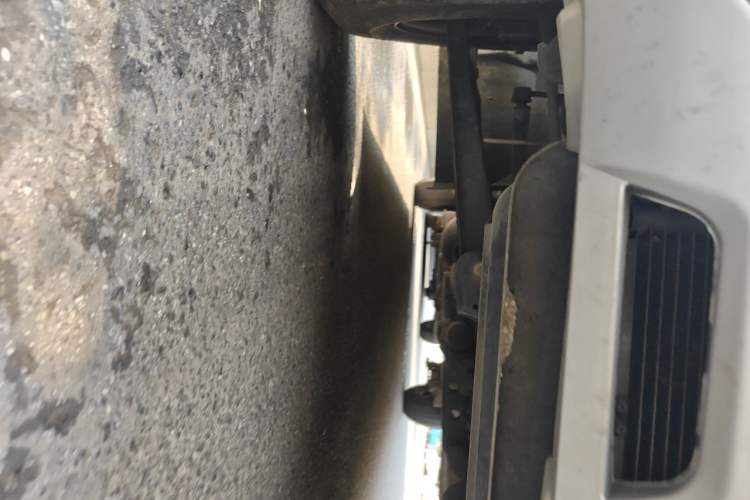 Used CHANGAN KAICHENG Ruixing M60 2023 1.6L CNG Comfort-Grade 6-Seater Passenger Vehicle Chassis Front Right
