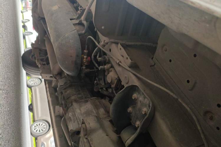 Used CHANGAN KAICHENG Ruixing M60 2023 1.6L CNG Comfort-Grade 6-Seater Passenger Vehicle Chassis Front Right