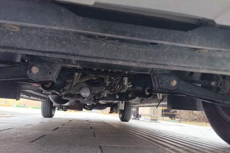 Used CHANGAN KAICHENG Ruixing M60 2023 1.6L CNG Comfort-Grade 6-Seater Passenger Vehicle Chassis Front