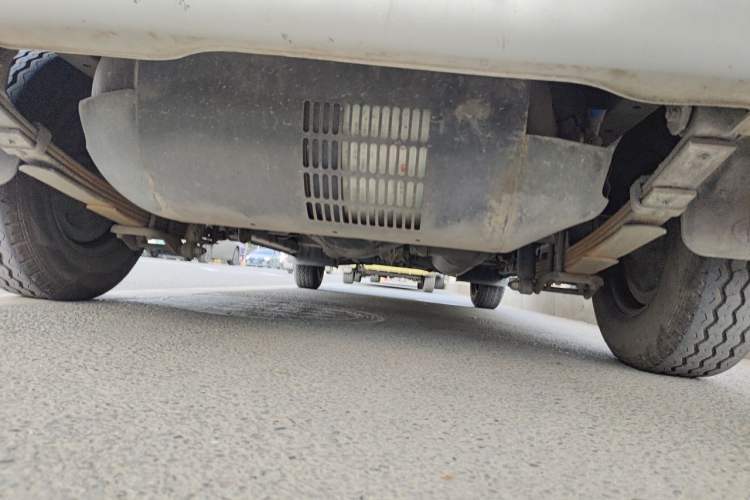 Used CHANGAN KAICHENG Ruixing M60 2023 1.6L CNG Comfort-Grade 6-Seater Passenger Vehicle Chassis Rear