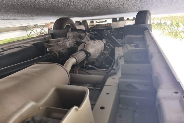 Used CHANGAN KAICHENG Ruixing M60 2023 1.5L GDI Comfort-Class Passenger Vehicle 6/7 Seats Chassis Rear Left