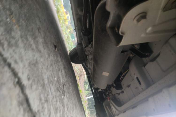 Used CHANGAN KAICHENG Ruixing M60 2023 1.6L CNG Comfort-Grade 6-Seater Passenger Vehicle Chassis Rear Right