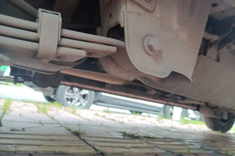 Used CHANGAN KAICHENG Ruixing M60 2023 1.6L CNG Comfort-Grade 6-Seater Passenger Vehicle Chassis Rear Right