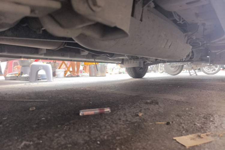 Used CHANGAN KAICHENG Ruixing M60 2023 1.6L CNG Comfort-Grade 6-Seater Passenger Vehicle Chassis Rear Right