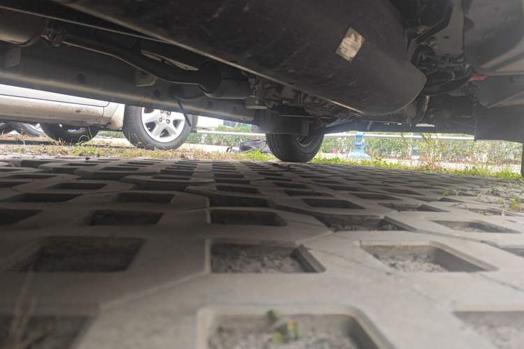 Used CHANGAN KAICHENG Ruixing M60 2023 1.6L CNG Comfort-Grade 6-Seater Passenger Vehicle Chassis Rear Right