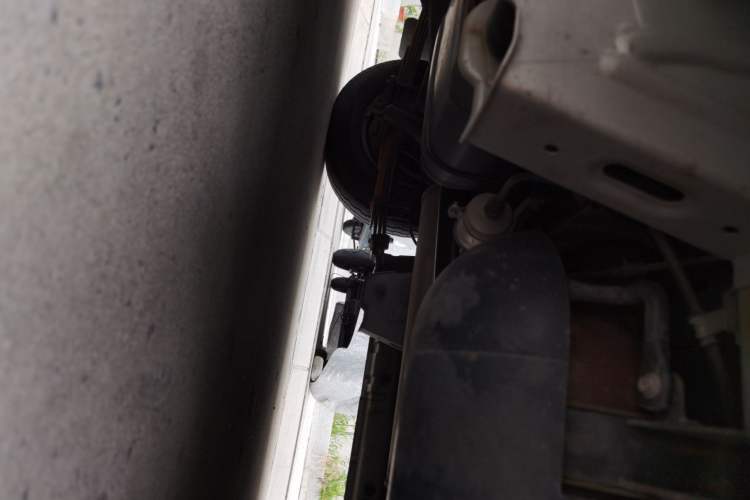 Used CHANGAN KAICHENG Ruixing M60 2023 1.6L CNG Comfort-Grade 6-Seater Passenger Vehicle Chassis Rear Right