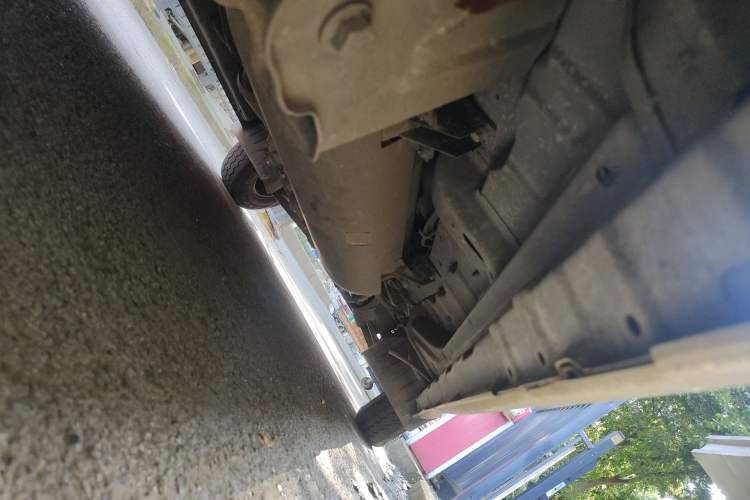 Used CHANGAN KAICHENG Ruixing M60 2023 1.6L CNG Comfort-Grade 6-Seater Passenger Vehicle Chassis Rear Right
