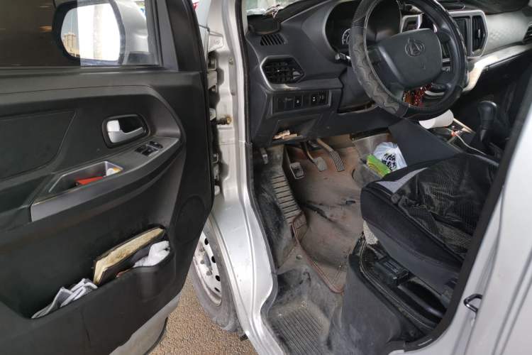 Used CHANGAN KAICHENG Ruixing M60 2023 1.5L GDI Comfort-Class Passenger Vehicle 6/7 Seats Driver Seat