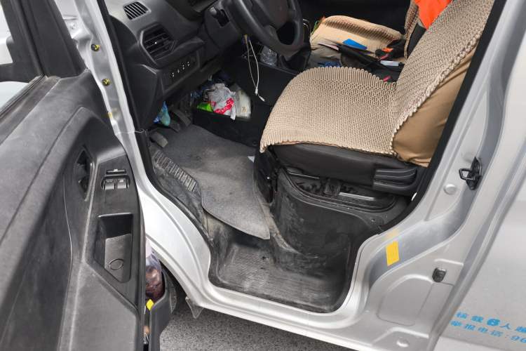 Used CHANGAN KAICHENG Ruixing M60 2023 1.6L CNG Comfort-Grade 6-Seater Passenger Vehicle Driver Seat