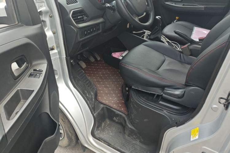 Used CHANGAN KAICHENG Ruixing M60 2023 1.6L CNG Comfort-Grade 6-Seater Passenger Vehicle Driver Seat