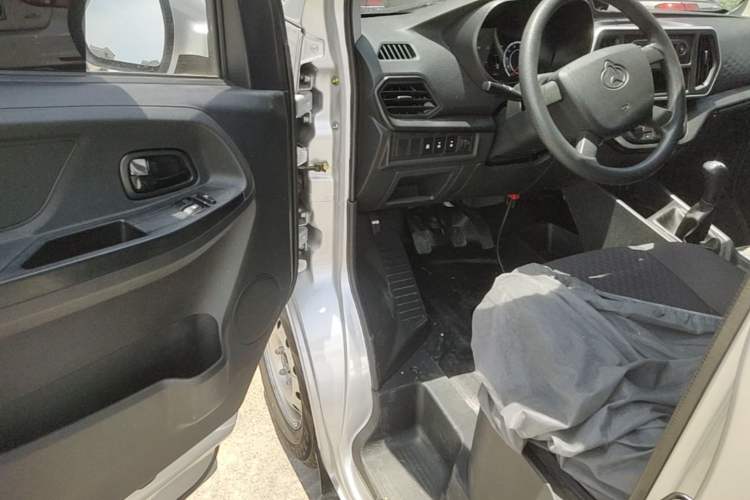 Used CHANGAN KAICHENG Ruixing M60 2023 1.5L GDI Comfort-Class Passenger Vehicle 6/7 Seats Driver Seat