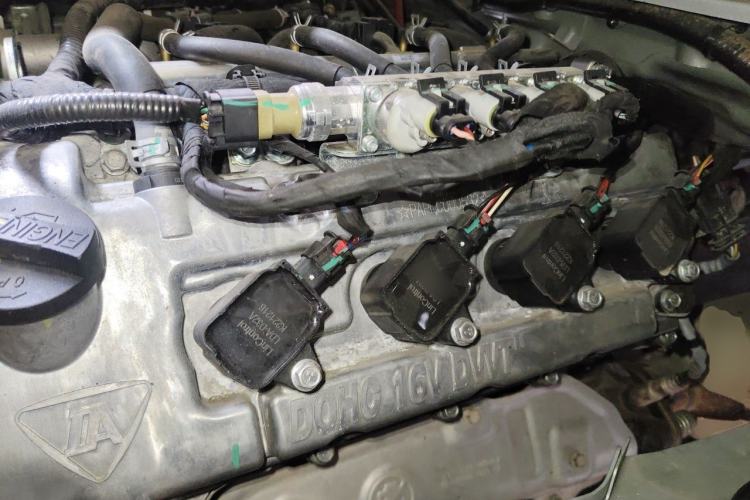 Used CHANGAN KAICHENG Ruixing M60 2023 1.6L CNG Comfort-Grade 6-Seater Passenger Vehicle Engine Bay