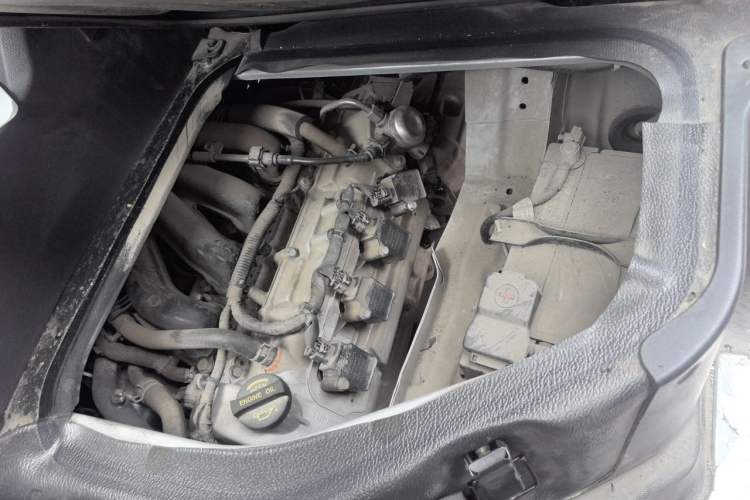 Used CHANGAN KAICHENG Ruixing M60 2023 1.5L GDI Comfort-Class Passenger Vehicle 6/7 Seats Engine Bay