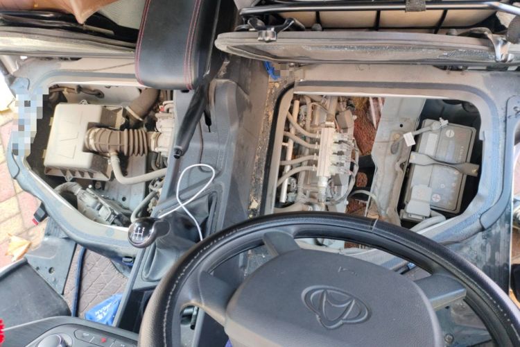 Used CHANGAN KAICHENG Ruixing M60 2023 1.6L CNG Comfort-Grade 6-Seater Passenger Vehicle Engine Bay
