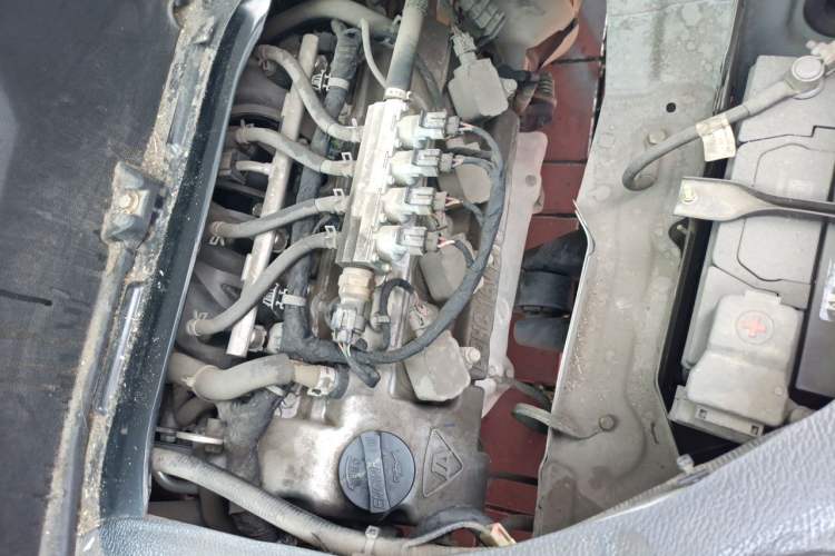 Used CHANGAN KAICHENG Ruixing M60 2023 1.6L CNG Comfort-Grade 6-Seater Passenger Vehicle Engine Bay