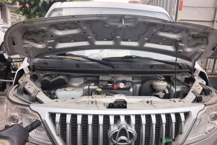 Used CHANGAN KAICHENG Ruixing M60 2023 1.6L CNG Comfort-Grade 6-Seater Passenger Vehicle Engine Bay