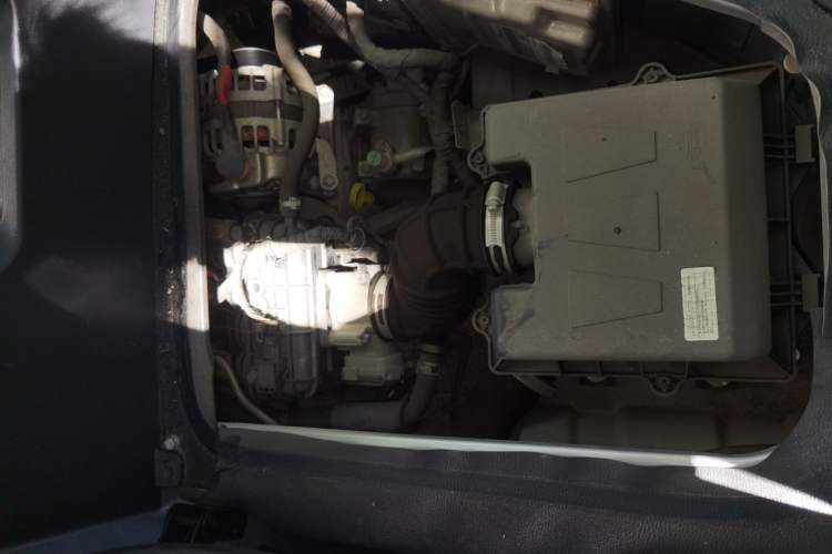 Used CHANGAN KAICHENG Ruixing M60 2023 1.5L GDI Elite-Class Passenger Vehicle 6/7 Seats Engine Bay