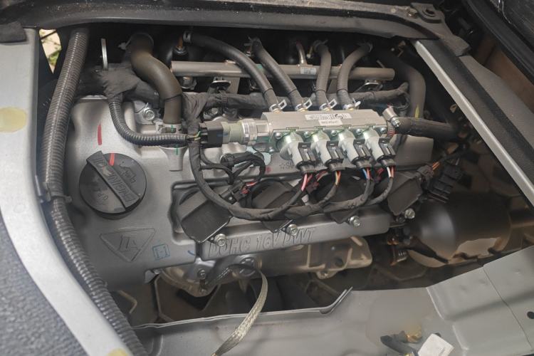 Used CHANGAN KAICHENG Ruixing M60 2023 1.6L CNG Comfort-Grade 6-Seater Passenger Vehicle Engine Bay