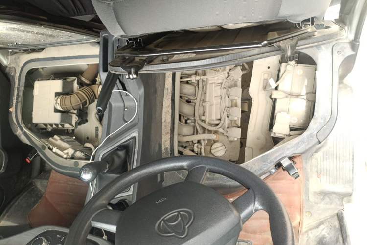 Used CHANGAN KAICHENG Ruixing M60 2023 1.5L GDI Basic Model Passenger Vehicle 6/7 Seats Engine Bay