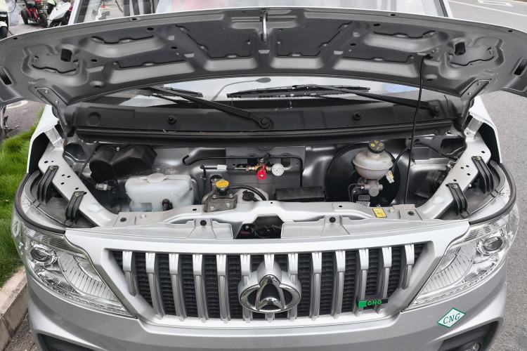 Used CHANGAN KAICHENG Ruixing M60 2023 1.6L CNG Comfort-Grade 6-Seater Passenger Vehicle Engine Bay