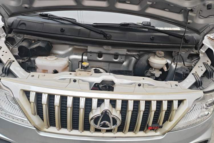 Used CHANGAN KAICHENG Ruixing M60 2023 1.5L GDI Elite-Class Passenger Vehicle 6/7 Seats Engine Bay
