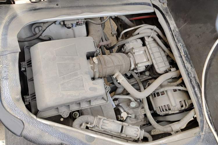Used CHANGAN KAICHENG Ruixing M60 2023 1.6L CNG Comfort-Grade 6-Seater Passenger Vehicle Engine Bay