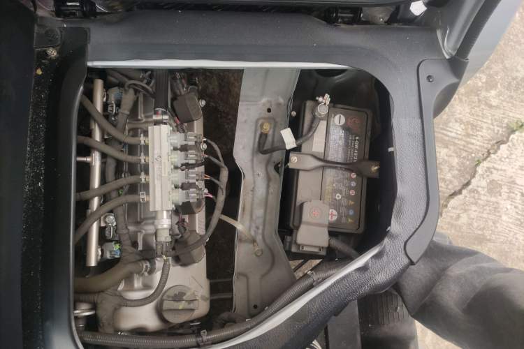 Used CHANGAN KAICHENG Ruixing M60 2023 1.6L CNG Comfort-Grade 6-Seater Passenger Vehicle Engine Bay Left