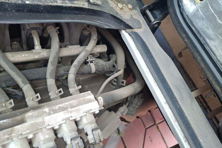 Used CHANGAN KAICHENG Ruixing M60 2023 1.6L CNG Comfort-Grade 6-Seater Passenger Vehicle Engine Bay Left