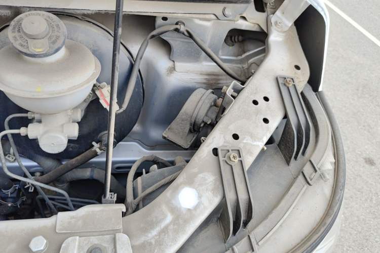 Used CHANGAN KAICHENG Ruixing M60 2023 1.6L CNG Comfort-Grade 6-Seater Passenger Vehicle Engine Bay Left