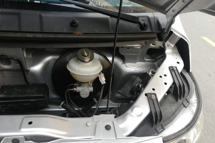 Used CHANGAN KAICHENG Ruixing M60 2023 1.6L CNG Comfort-Grade 6-Seater Passenger Vehicle Engine Bay Left