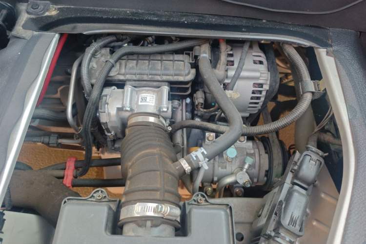 Used CHANGAN KAICHENG Ruixing M60 2023 1.6L CNG Comfort-Grade 6-Seater Passenger Vehicle Engine Bay Left