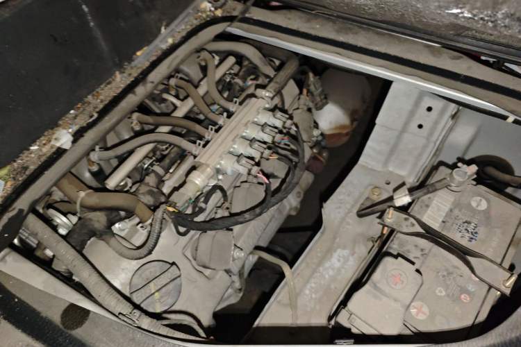 Used CHANGAN KAICHENG Ruixing M60 2023 1.6L CNG Comfort-Grade 6-Seater Passenger Vehicle Engine Bay Left