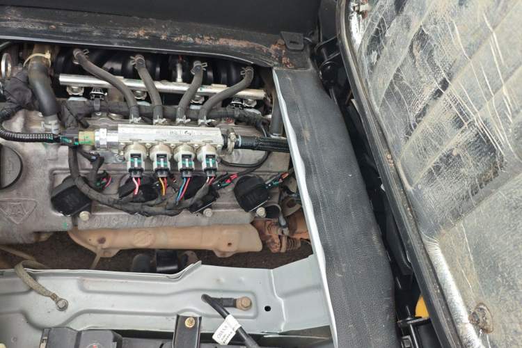 Used CHANGAN KAICHENG Ruixing M60 2023 1.6L CNG Comfort-Grade 6-Seater Passenger Vehicle Engine Bay Left