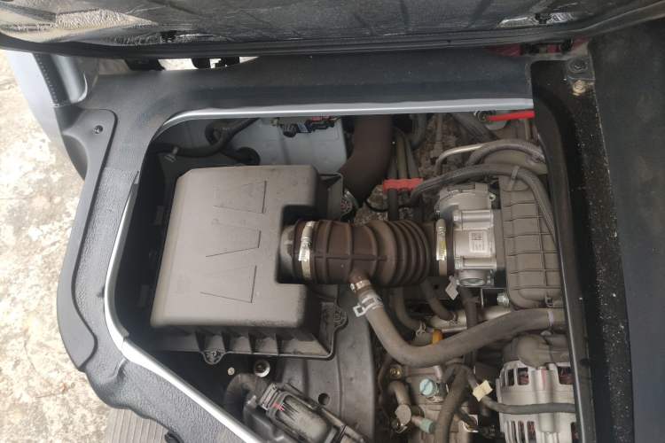 Used CHANGAN KAICHENG Ruixing M60 2023 1.6L CNG Comfort-Grade 6-Seater Passenger Vehicle Engine Bay Right