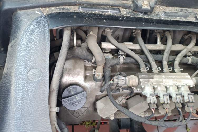 Used CHANGAN KAICHENG Ruixing M60 2023 1.6L CNG Comfort-Grade 6-Seater Passenger Vehicle Engine Bay Right