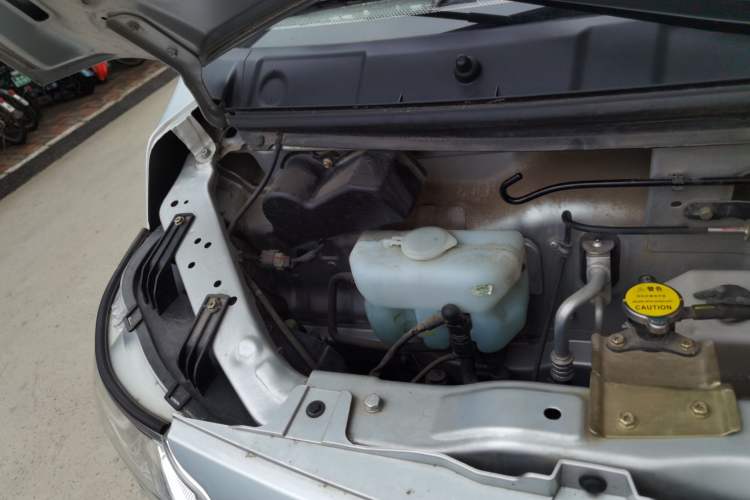 Used CHANGAN KAICHENG Ruixing M60 2023 1.6L CNG Comfort-Grade 6-Seater Passenger Vehicle Engine Bay Right