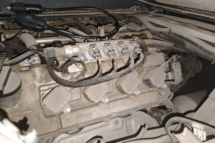 Used CHANGAN KAICHENG Ruixing M60 2023 1.6L CNG Comfort-Grade 6-Seater Passenger Vehicle Engine Bay Right
