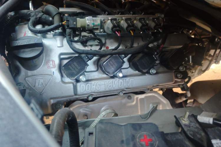 Used CHANGAN KAICHENG Ruixing M60 2023 1.6L CNG Comfort-Grade 6-Seater Passenger Vehicle Engine Bay Right