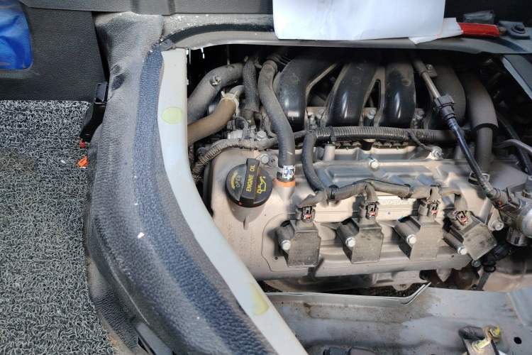 Used CHANGAN KAICHENG Ruixing M60 2023 1.5L GDI Elite-Class Passenger Vehicle 6/7 Seats Engine Bay Right