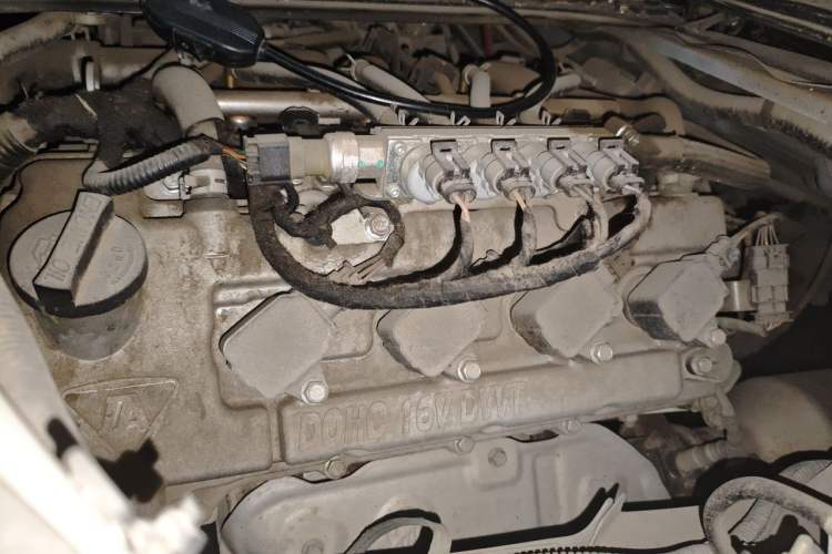 Used CHANGAN KAICHENG Ruixing M60 2023 1.6L CNG Comfort-Grade 6-Seater Passenger Vehicle Engine Bay