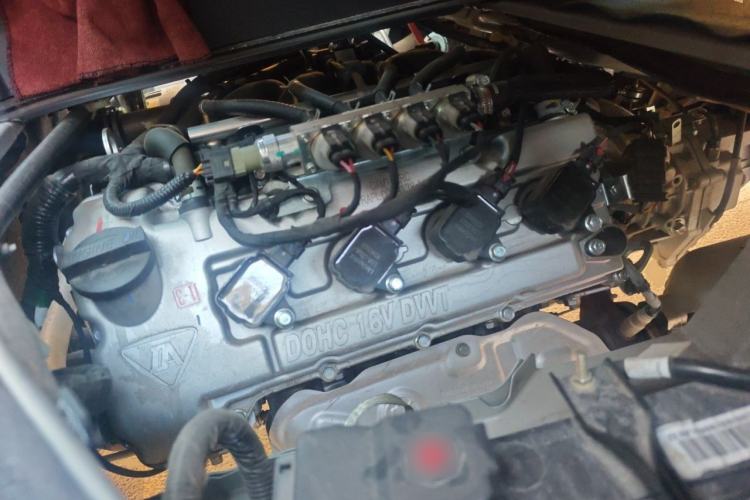 Used CHANGAN KAICHENG Ruixing M60 2023 1.6L CNG Comfort-Grade 6-Seater Passenger Vehicle Engine Bay