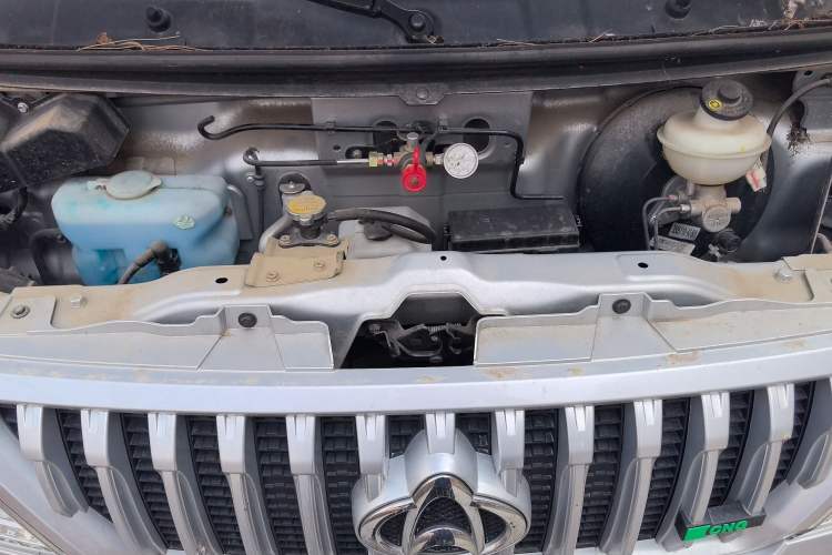 Used CHANGAN KAICHENG Ruixing M60 2023 1.6L CNG Comfort-Grade 6-Seater Passenger Vehicle Engine Bay