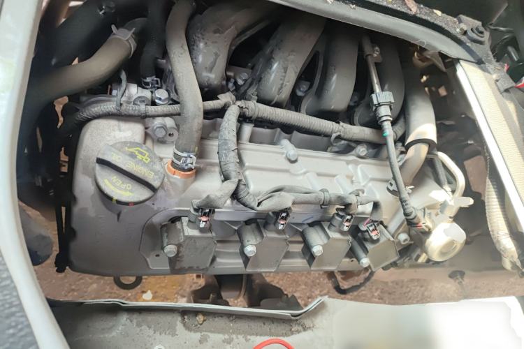 Used CHANGAN KAICHENG Ruixing M60 2023 1.5L GDI Elite-Class Passenger Vehicle 6/7 Seats Engine Bay