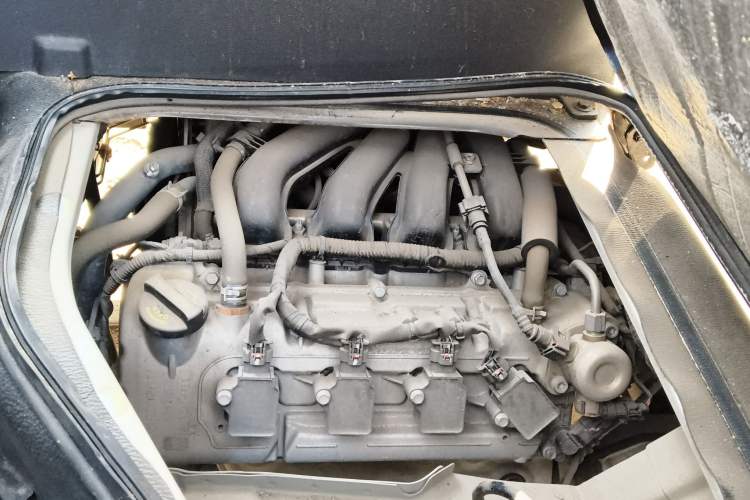 Used CHANGAN KAICHENG Ruixing M60 2023 1.5L GDI Comfort-Class Passenger Vehicle 6/7 Seats Engine Bay