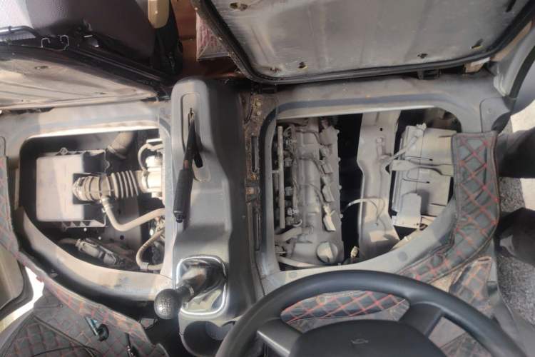 Used CHANGAN KAICHENG Ruixing M60 2023 1.5L GDI Basic Model Passenger Vehicle 6/7 Seats Engine Bay