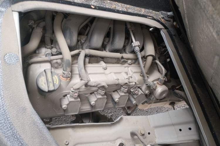 Used CHANGAN KAICHENG Ruixing M60 2023 1.5L GDI Comfort-Class Passenger Vehicle 6/7 Seats Engine Bay